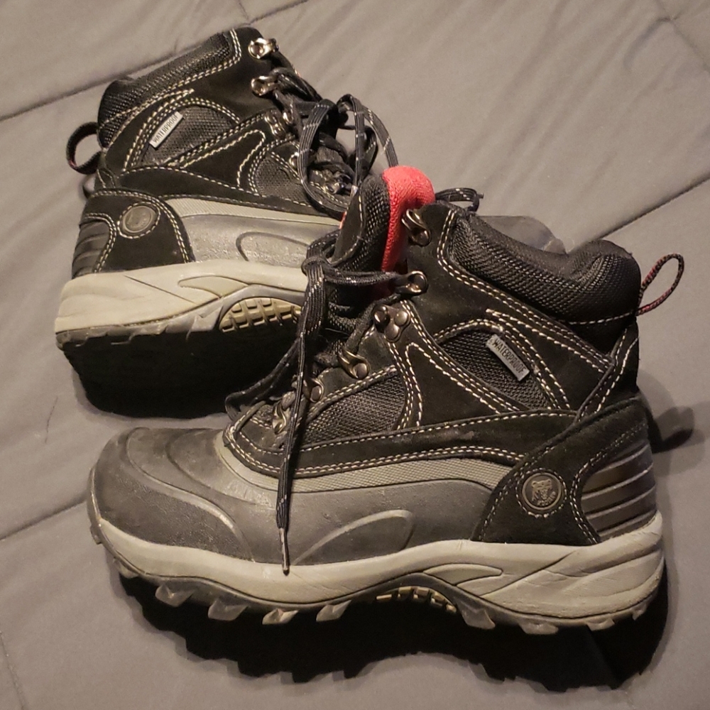 Men's Kodiak waterproof boots size 9